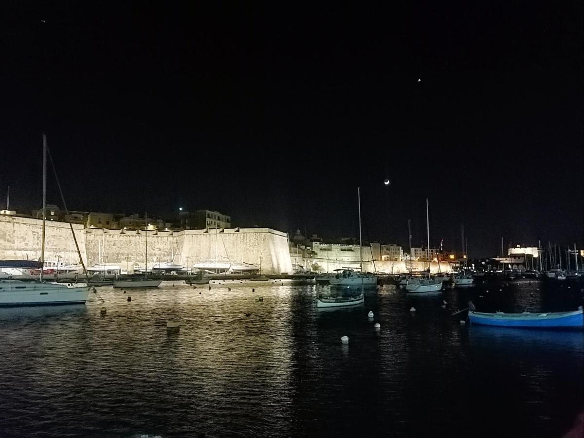 Vittoriosa' Seafront 2 Bed Highly Furnished Apartment Birgu Exterior foto