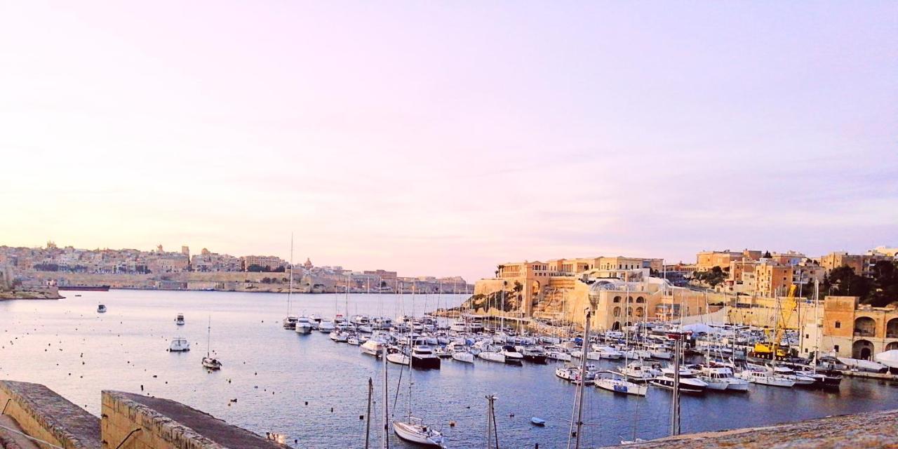 Vittoriosa' Seafront 2 Bed Highly Furnished Apartment Birgu Exterior foto