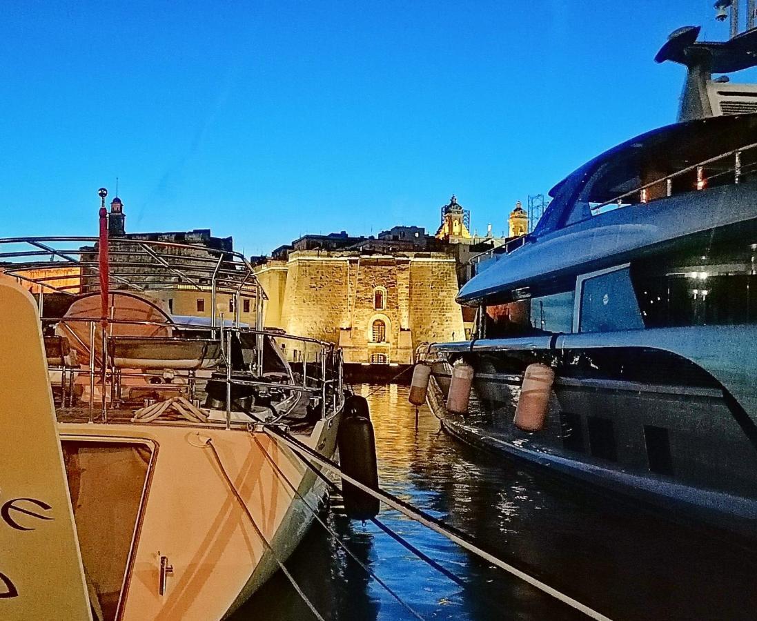 Vittoriosa' Seafront 2 Bed Highly Furnished Apartment Birgu Exterior foto