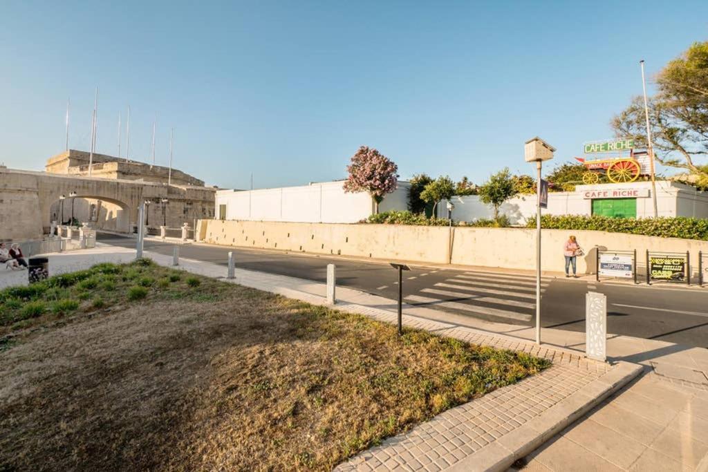 Vittoriosa' Seafront 2 Bed Highly Furnished Apartment Birgu Exterior foto