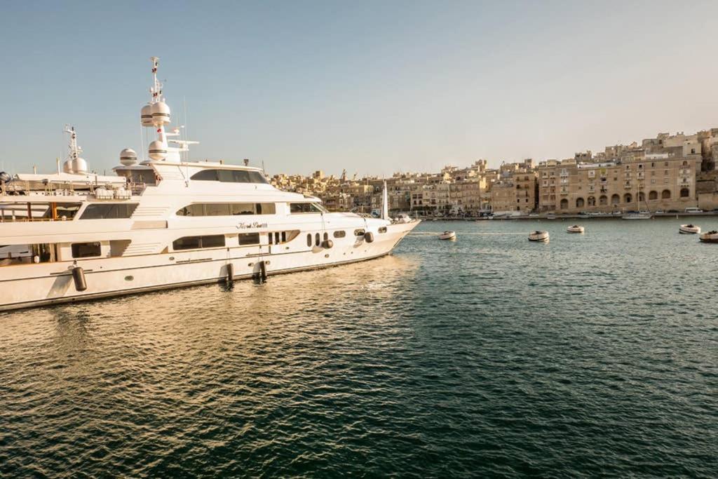 Vittoriosa' Seafront 2 Bed Highly Furnished Apartment Birgu Exterior foto