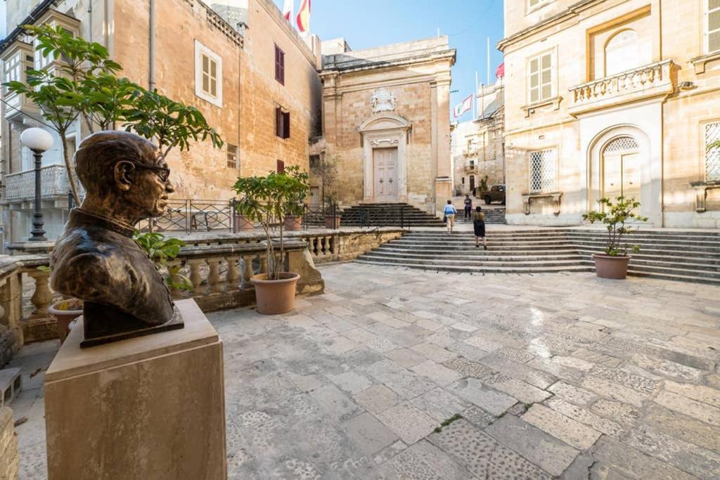 Vittoriosa' Seafront 2 Bed Highly Furnished Apartment Birgu Exterior foto