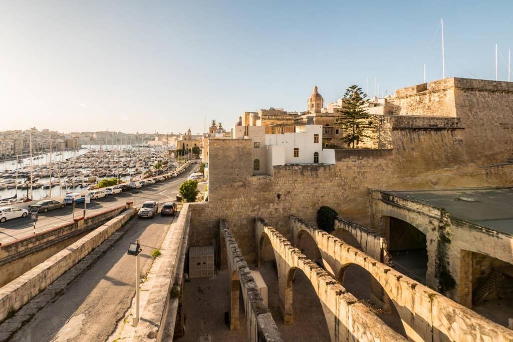 Vittoriosa' Seafront 2 Bed Highly Furnished Apartment Birgu Exterior foto